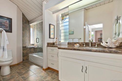 106 Lumahai St, Honolulu HI  96825-2104 exterior