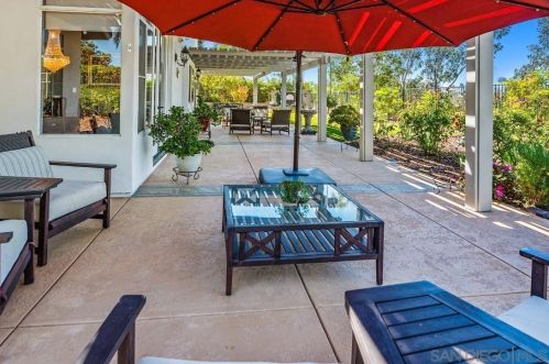 1597 Parkview Dr, Vista CA  92081-8750 exterior