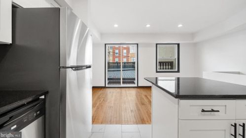 512 4 St, Philadelphia PA 19133-3105 exterior