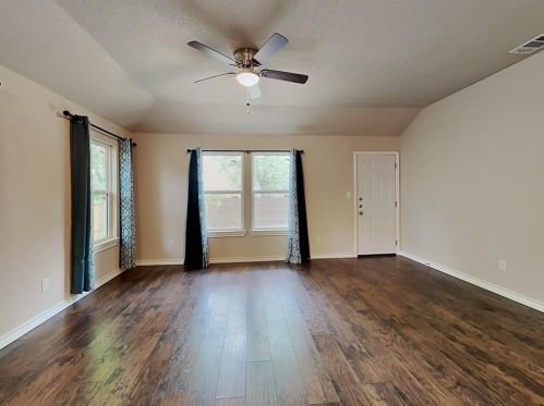 945 Powell Ave, Fort Worth TX  76104-6523 exterior