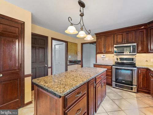 355 Richland Dr, Lancaster PA  17601-3631 exterior