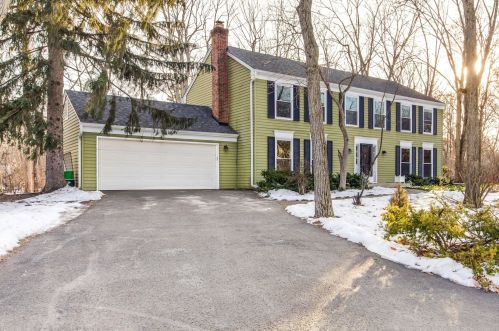 25 Regent Ln, Half Day, IL 60069-3332