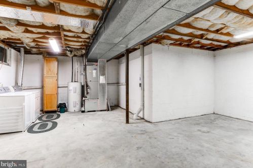 1546 Dunmore Dr, Lancaster PA  17602-1247 exterior