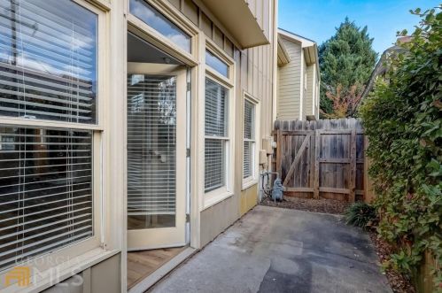 1516 Howell Mill Rd, Atlanta GA  30318-3165 exterior