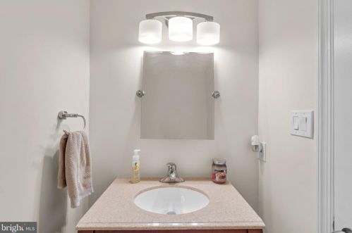 15025 Snowden Dr, Silver Spring MD 20905-5663 exterior