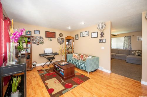 9242 Targhee Dr, Taylorsville UT 84088-6360 exterior