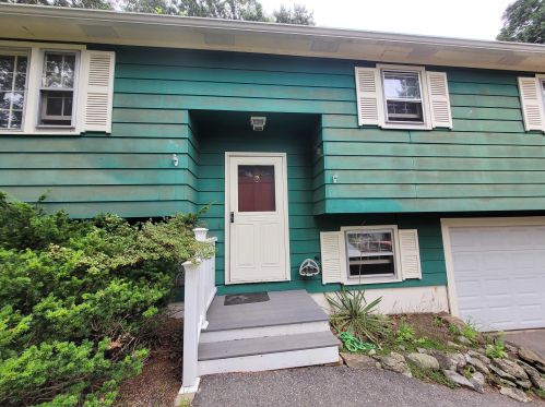 3 Richard Dr, Derry, NH 03038-4232