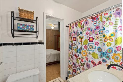 3333 Flowers Dr, Atlanta GA  30337-1001 exterior