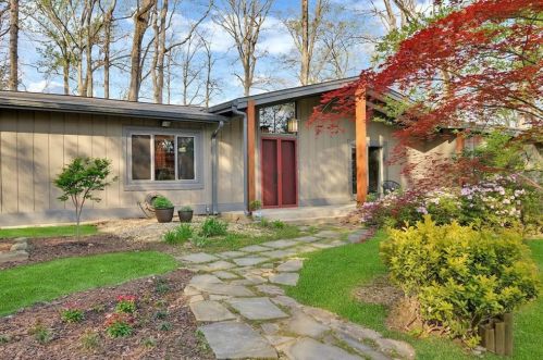 2443 Echo Dr, Atlanta GA  30345-3526 exterior
