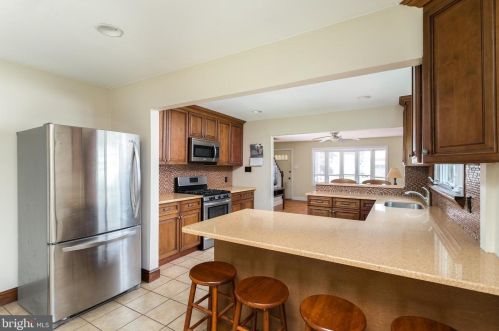 29 Wolf Dr, Trenton NJ 08610-1122 exterior