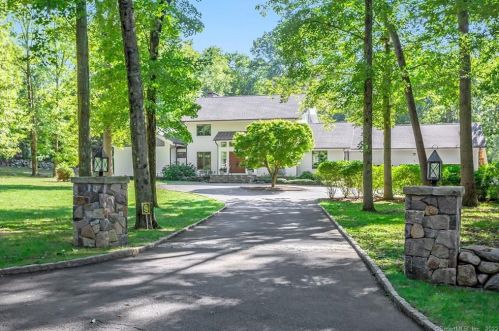 30 Carrington Dr, Greenwich CT  06831-3119 exterior