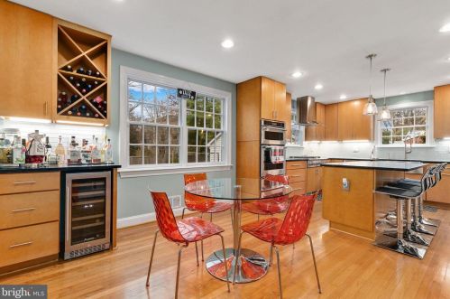 322 Northwest Dr, Silver Spring MD 20901-1431 exterior