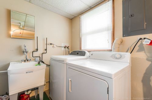 452 Aztec Dr, Carol Stream IL  60188-1586 exterior