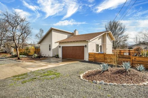 17710 Spur Ct, Middletown, CA 95467-8652