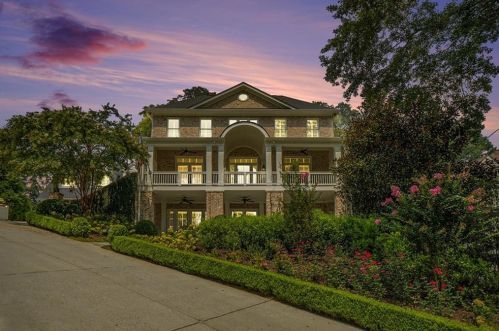 271 Hillside Dr, Atlanta GA  30342-3623 exterior