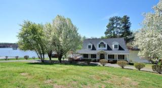 140 Queen Mothers Ct, Wirtz, VA 24184-3757
