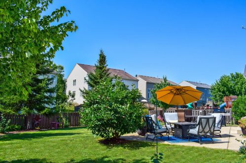 725 Bluebell Ln, Pingree Grove IL  60140-9154 exterior