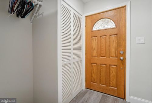 5305 Juxon Pl, Springfield VA  22151-1904 exterior