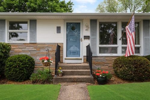 75 Liverpool St, Warwick, RI 02886-3613