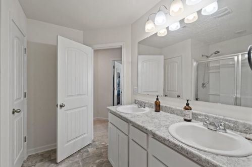 61 Chastain Cir, Newnan GA  30263-8640 exterior