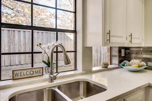 2525 Lk Bnd Ter, Carrollton TX 75006-2130 exterior