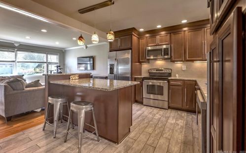 135 Rockledge Rd, Wallingford CT  06492-1813 exterior