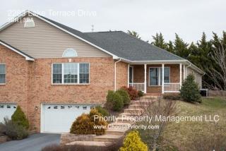 2283 Lake Terrace Dr, Harrisonburg VA  22802-6193 exterior