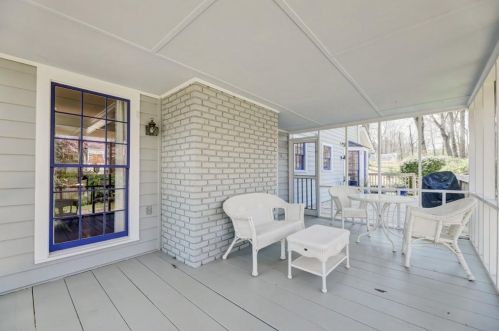 7000 Hunters Br Dr, Atlanta GA  30328-1718 exterior