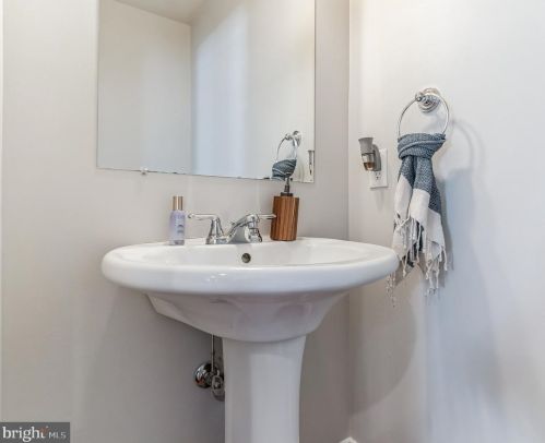 6318 Linden St, Shady Side MD  20764-2910 exterior