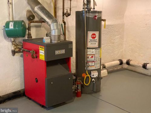 2421 12 St, Philadelphia PA 19107-5635 exterior