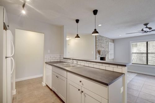 2302 Barton Skwy, Austin TX  78704-4704 exterior