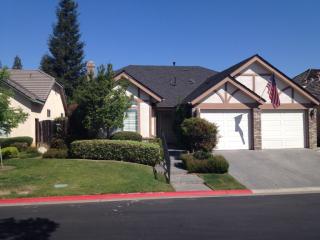 2271 Dawson Cove Ln, Clovis, CA 93611-5998
