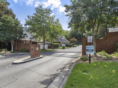 304 Crossing Valley Ln, Atlanta GA  30339-2944 exterior