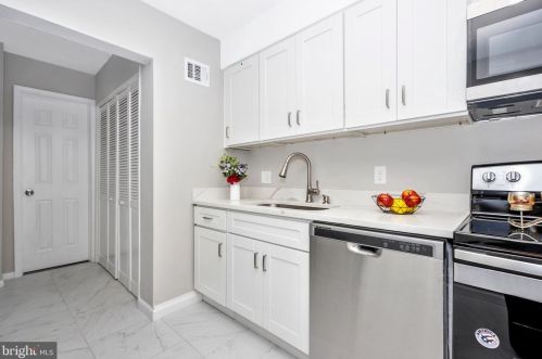 8107 Lockney Ave, Silver Spring MD 20912-7304 exterior