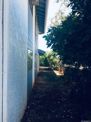 1102 19th Ave, Honolulu HI  96816-4609 exterior