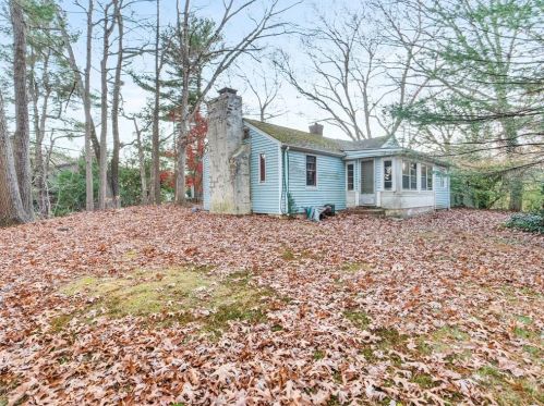 14 Weaver Rd, Providence, RI 02919-1118