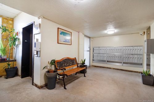 1415 Punahou St, Honolulu HI  96822-4751 exterior