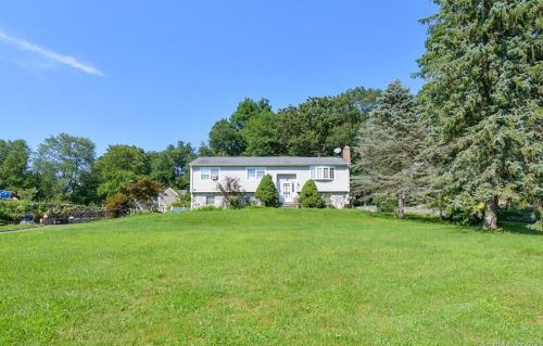 89 Big Horn Rd, Huntington, CT 06484-1857