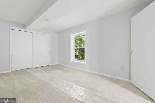 5835 Oakland Park Dr, Springfield VA  22015-2438 exterior