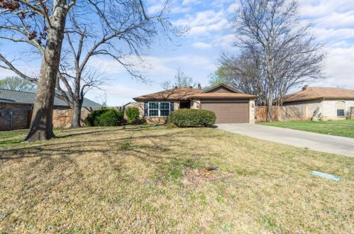 7305 Leyland Pl, Fort Worth TX  76137-1832 exterior