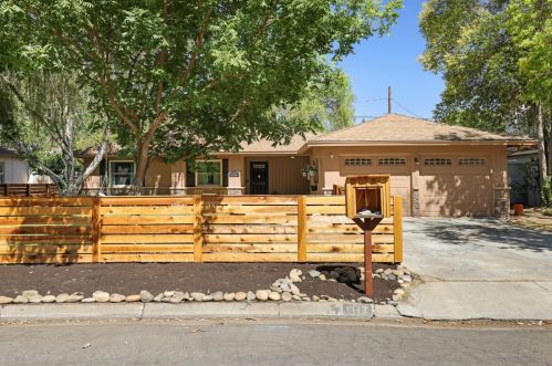 1112 Mills Ave, Modesto, CA 95350-5027