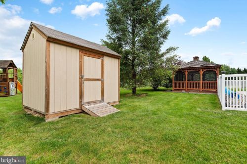 22 Meade Dr, Carlisle PA 17013-8141 exterior