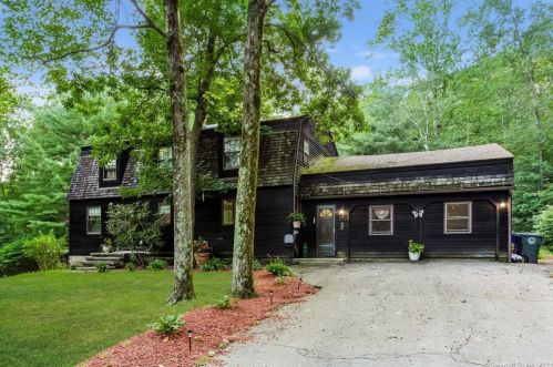 105 Stoneridge Dr, Torrington, CT 06790-3219