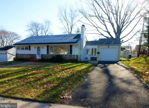 132 Lakedale Dr, Trenton, NJ 08648-4444