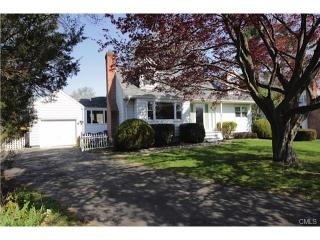18 Lyncrest Dr, Norwalk, CT 06851-6002