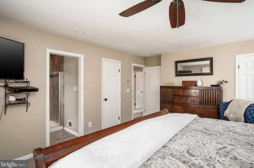 39 Ray Dwier Dr, Trenton NJ  08690-1808 exterior