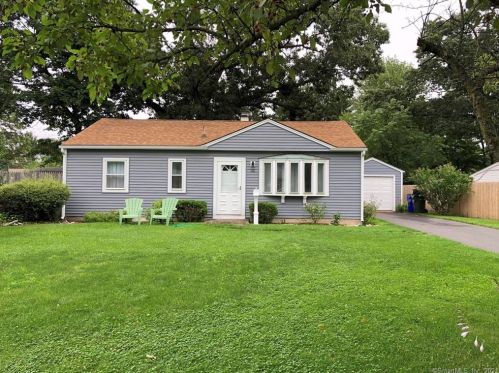 32 Walnut Cir, Windsor Locks, CT 06096-2022