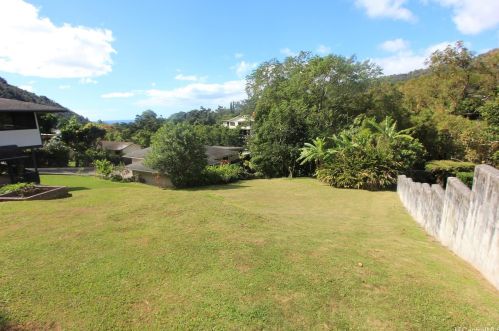 3086 Kaohinani Dr, Honolulu HI  96817-1040 exterior