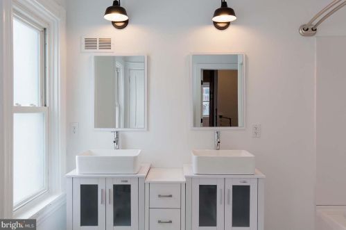 535 Strawberry St, Lancaster PA  17602-4466 exterior