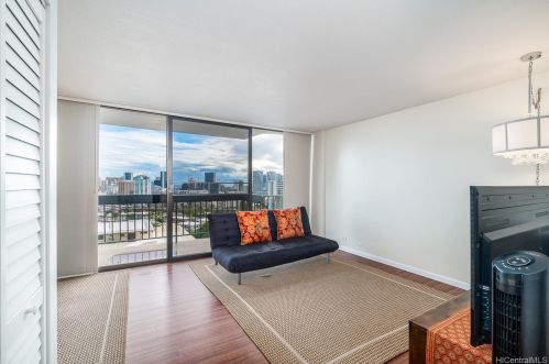 1560 Thurston Ave, Honolulu, HI 96822-3701